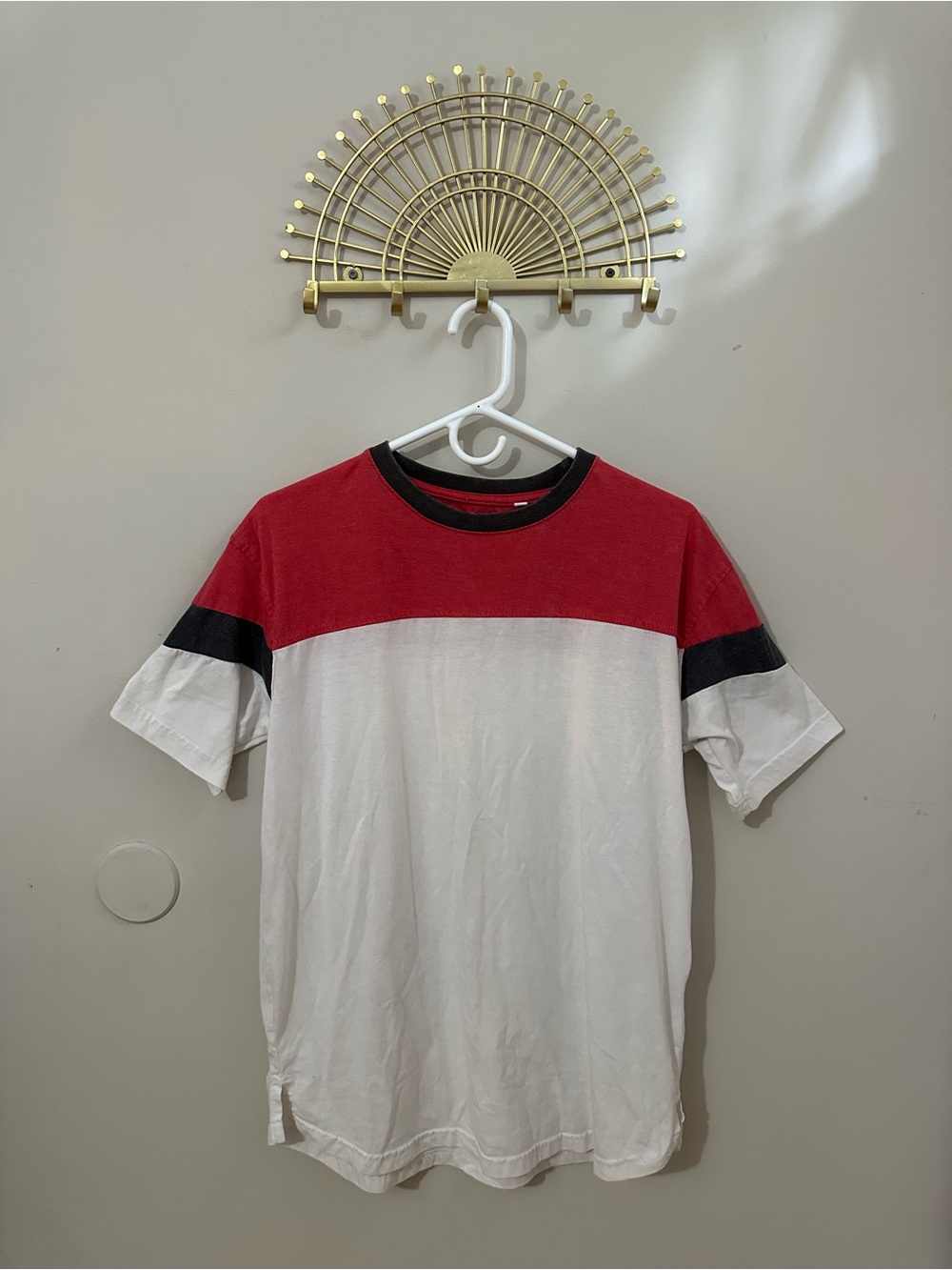 Red & White Colorblock Men’s Crew Neck T-Shirt